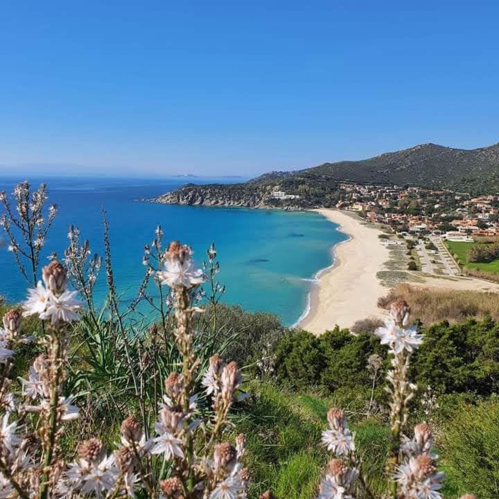 B&B Is Pranus A Mari Casa Privata Solanas  Buitenkant foto